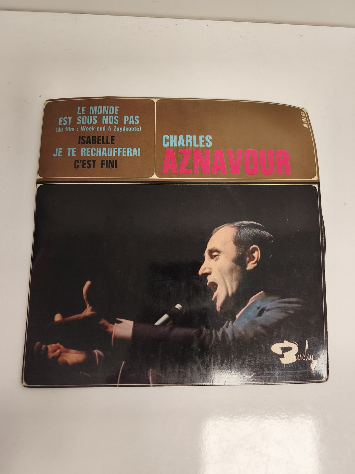 Vinyle 45 tours Charles Aznavour Barclay pochette Le Monde est sous nos pas