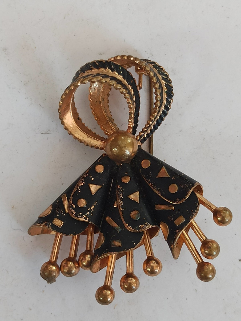 Broche ancienne émaillée Art déco 1930, bijou rétro, motif ruban doré