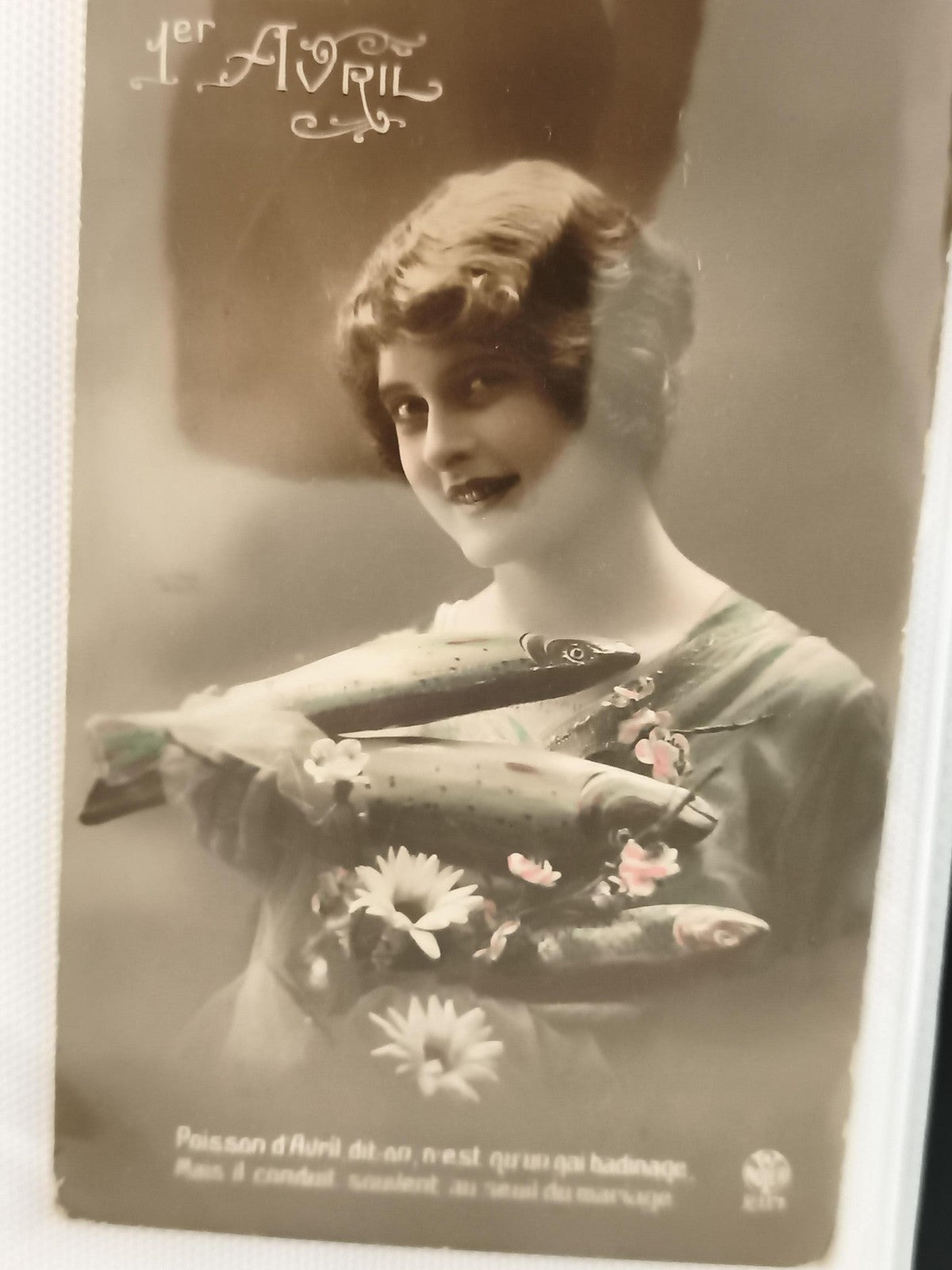 Carte postale ancienne 1er Avril poisson d’avril photo fantaisie début XXe