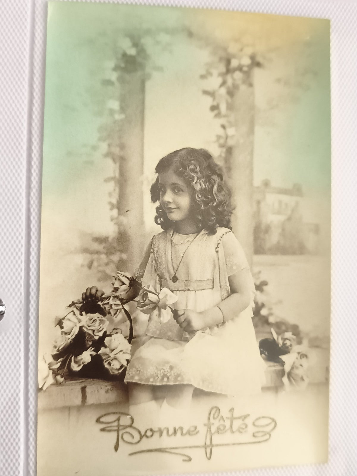 Carte postale ancienne Bonne fête fillette fleurs début XXe CPA photo vintage