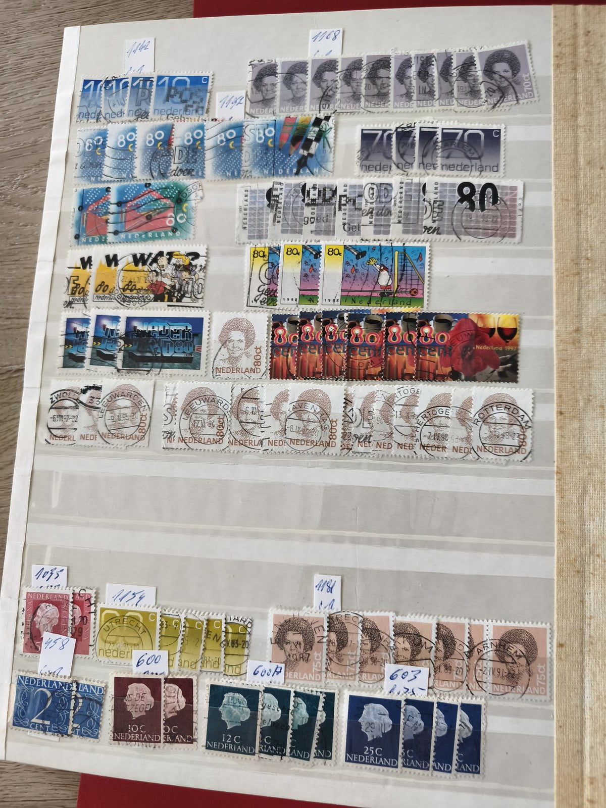 Lot de timbres oblitérés Pays-Bas, multiples couleurs et motifs variés