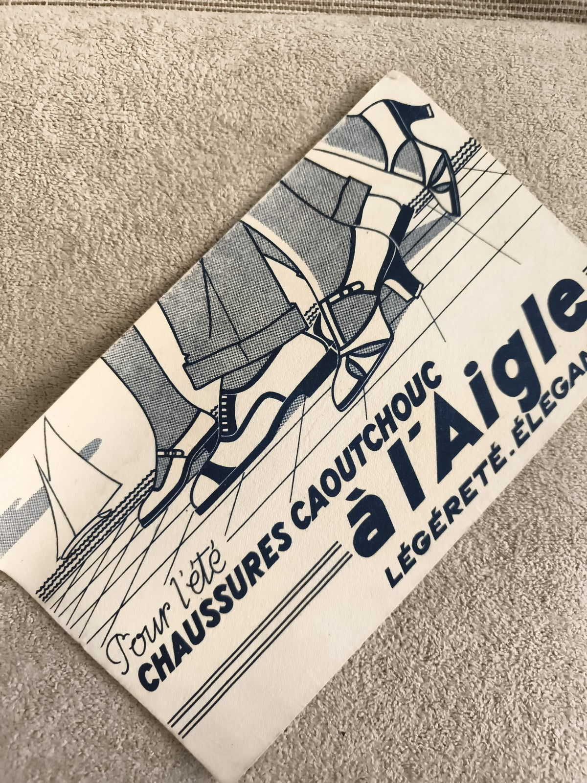 Affiche publicitaire Aigle caoutchouc chaussures été design 30s bleu
