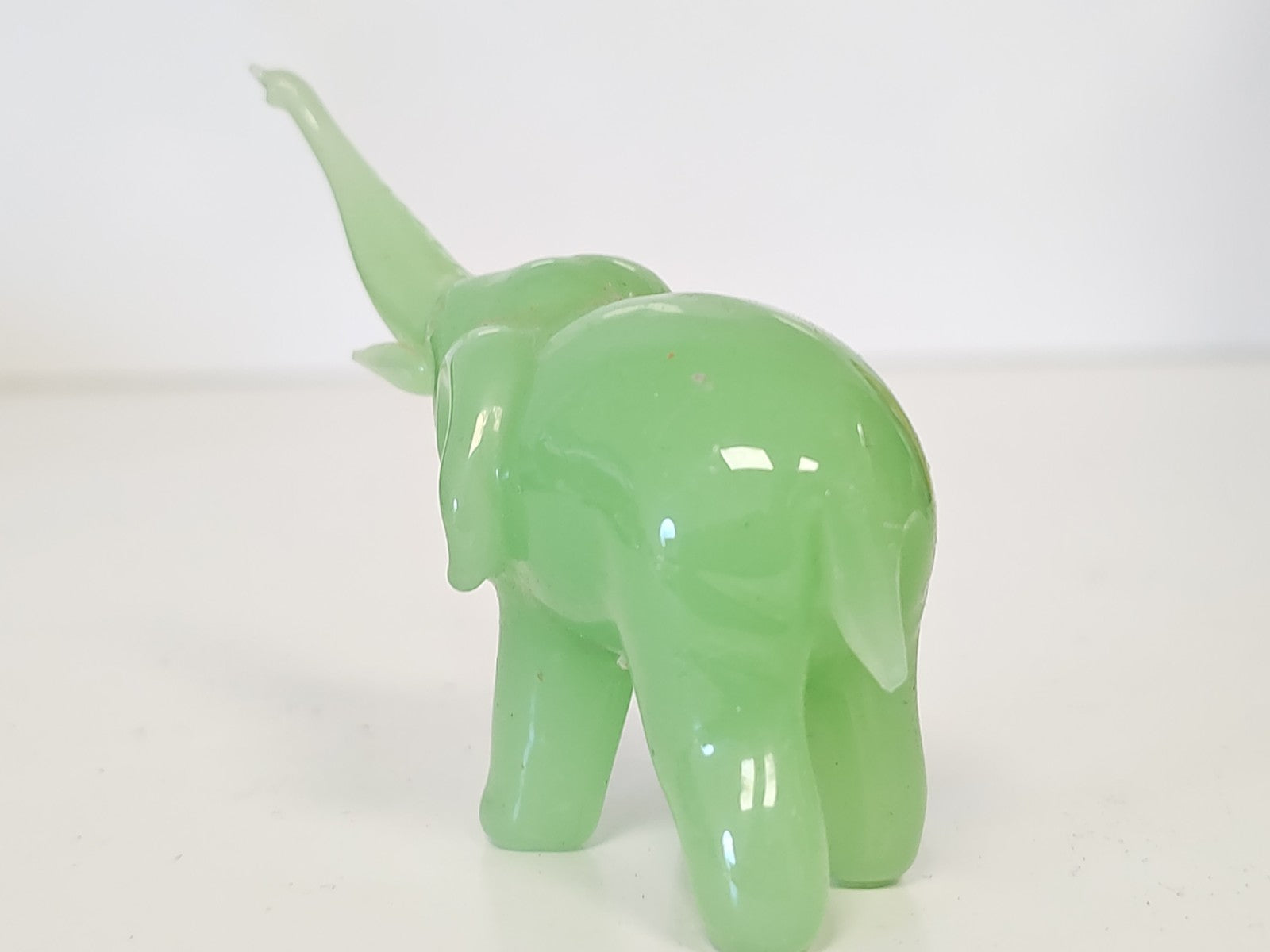 Petite sculpture vintage éléphant en pierre naturelle, objet ancien collection d