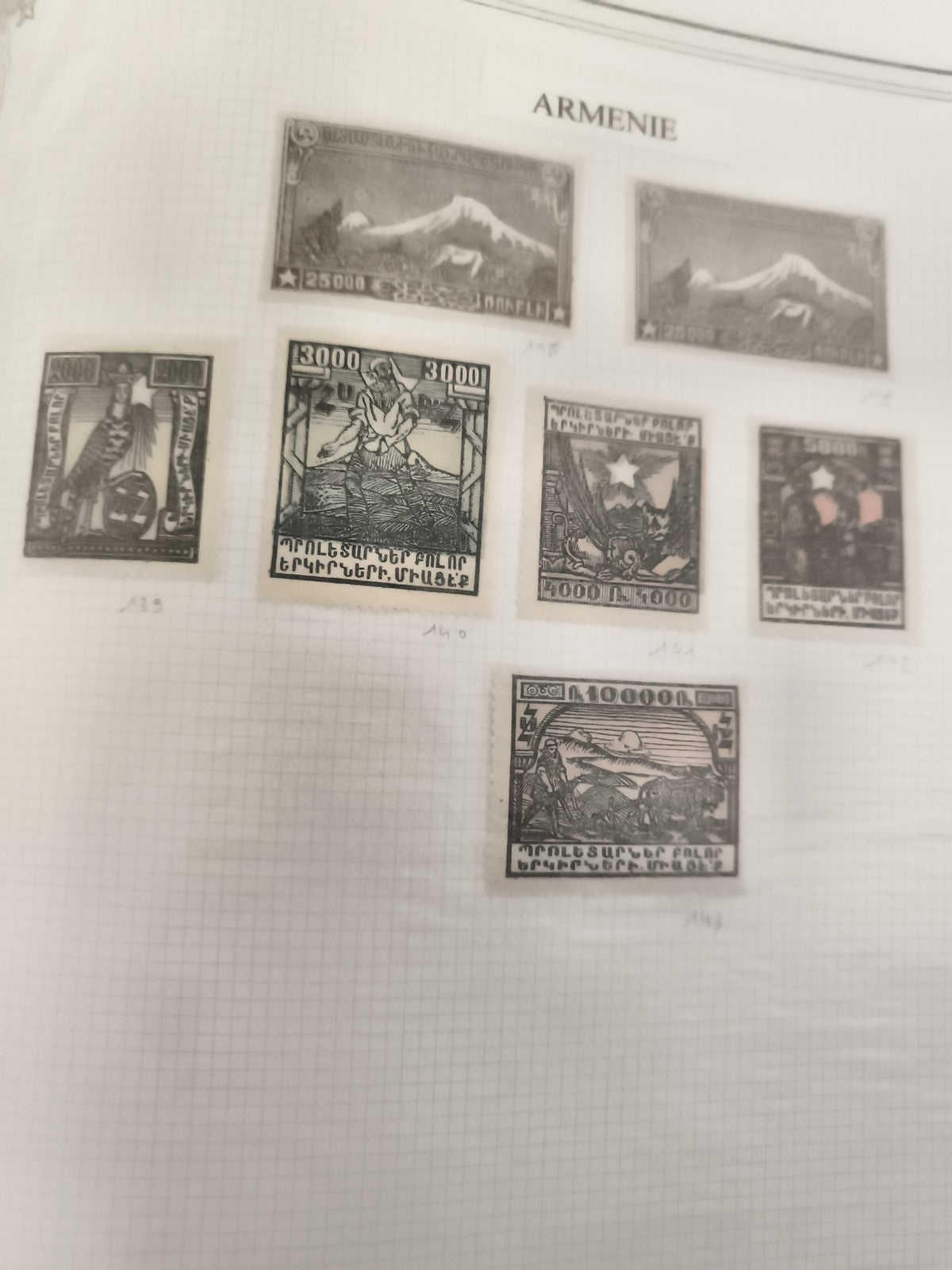 Timbres Arménie anciens motifs montagne aigle agriculture philatélie