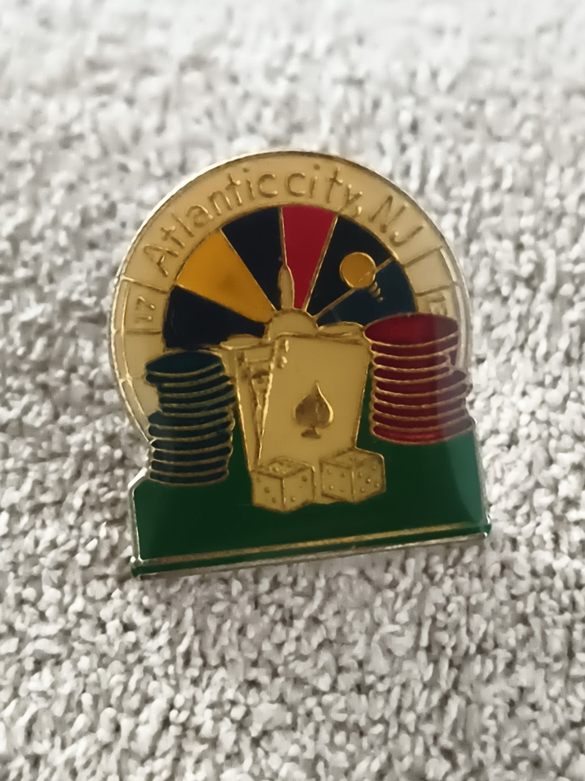 Pin's vintage Atlantic City NJ casino jetons dés émaillé années 90 (Ref 7)