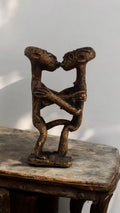 Statuette africaine ancienne bronze, couple enlacé, art érotique tribal