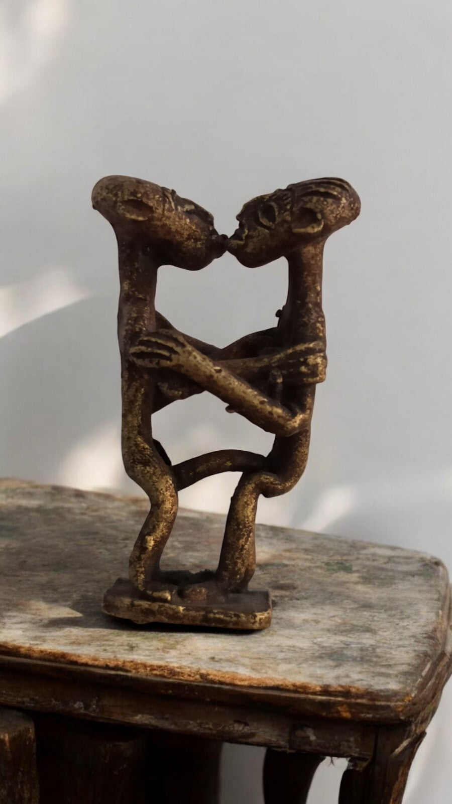 Statuette africaine ancienne bronze, couple enlacé, art érotique tribal