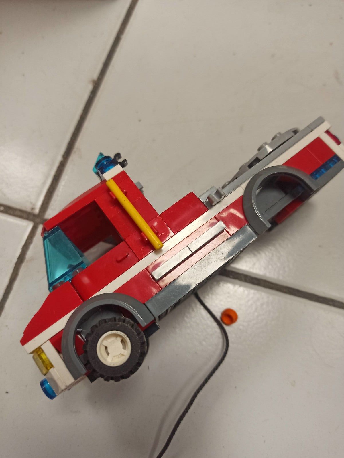 LEGO City 60231 Camion du chef des pompiers avec figurines et accessoires d'orig