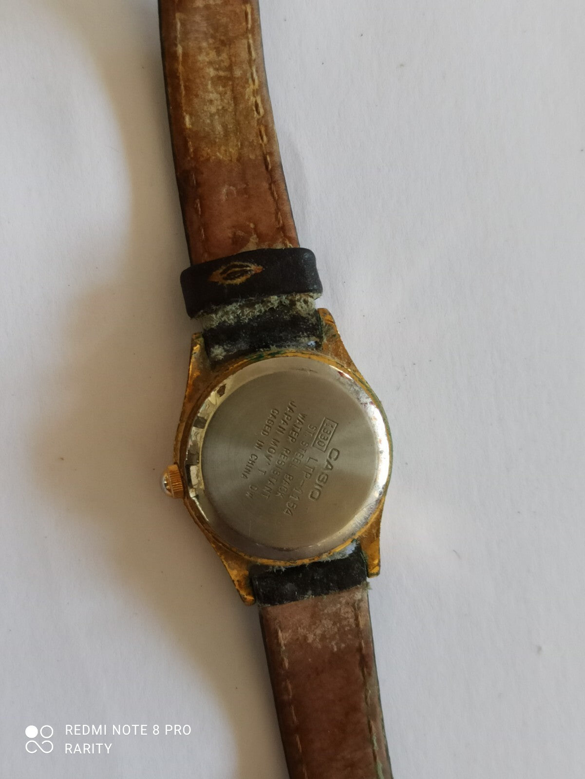 Montre Casio vintage quartz Japan 1330 dorée, à vérifier, bracelet usé