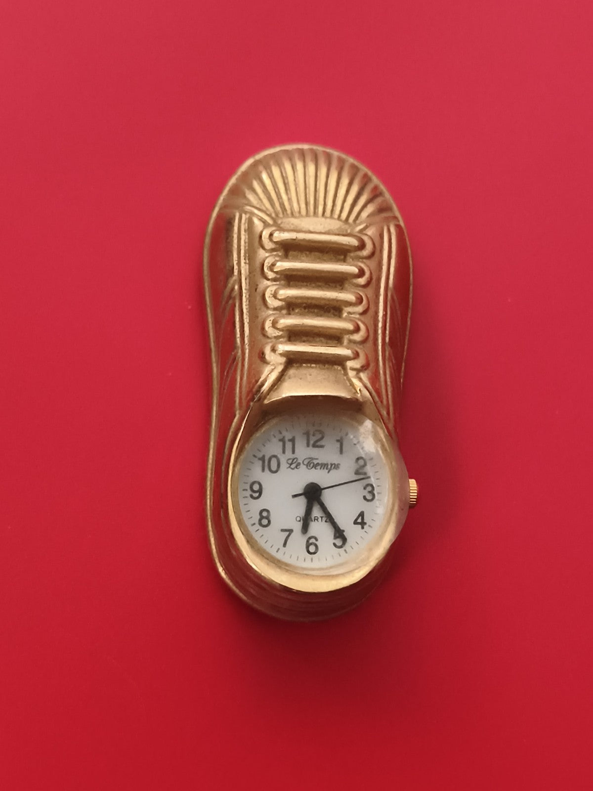 Mini réveil vintage Le Temps forme chaussure dorée, montre de bureau rétro
