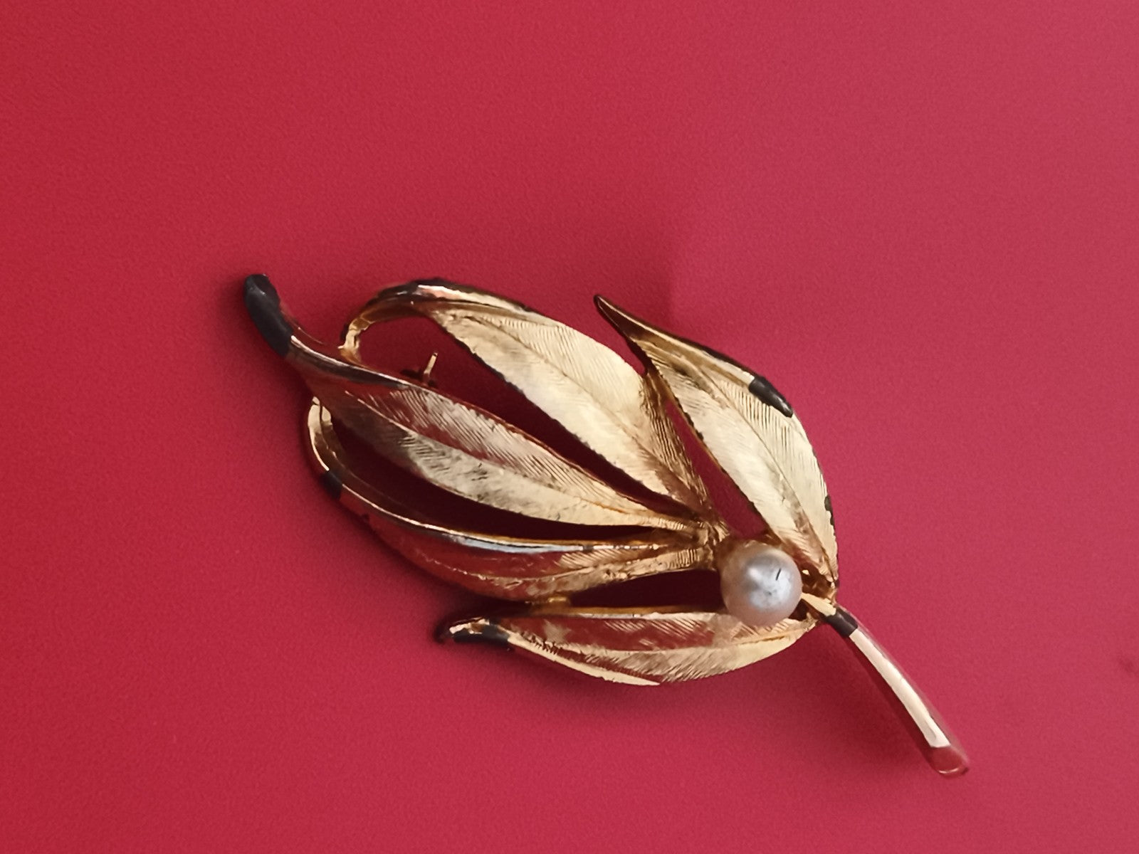 Broche feuille vintage dorée perle ancienne, bijou rétro femme, épingle orné