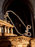 Bracelet vintage plaqué or chaîne fine, motif anneaux texturés chic
