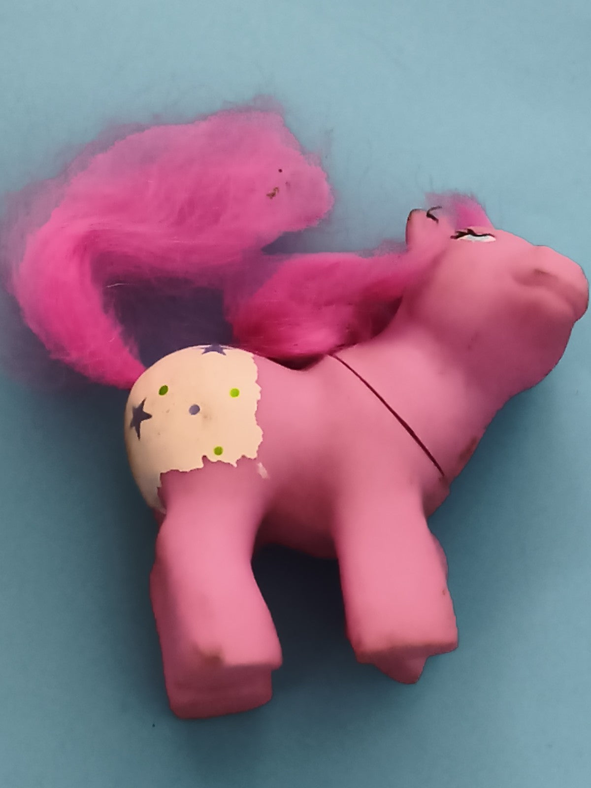 Figurine poney rose My Little Pony crinière rose motif étoiles