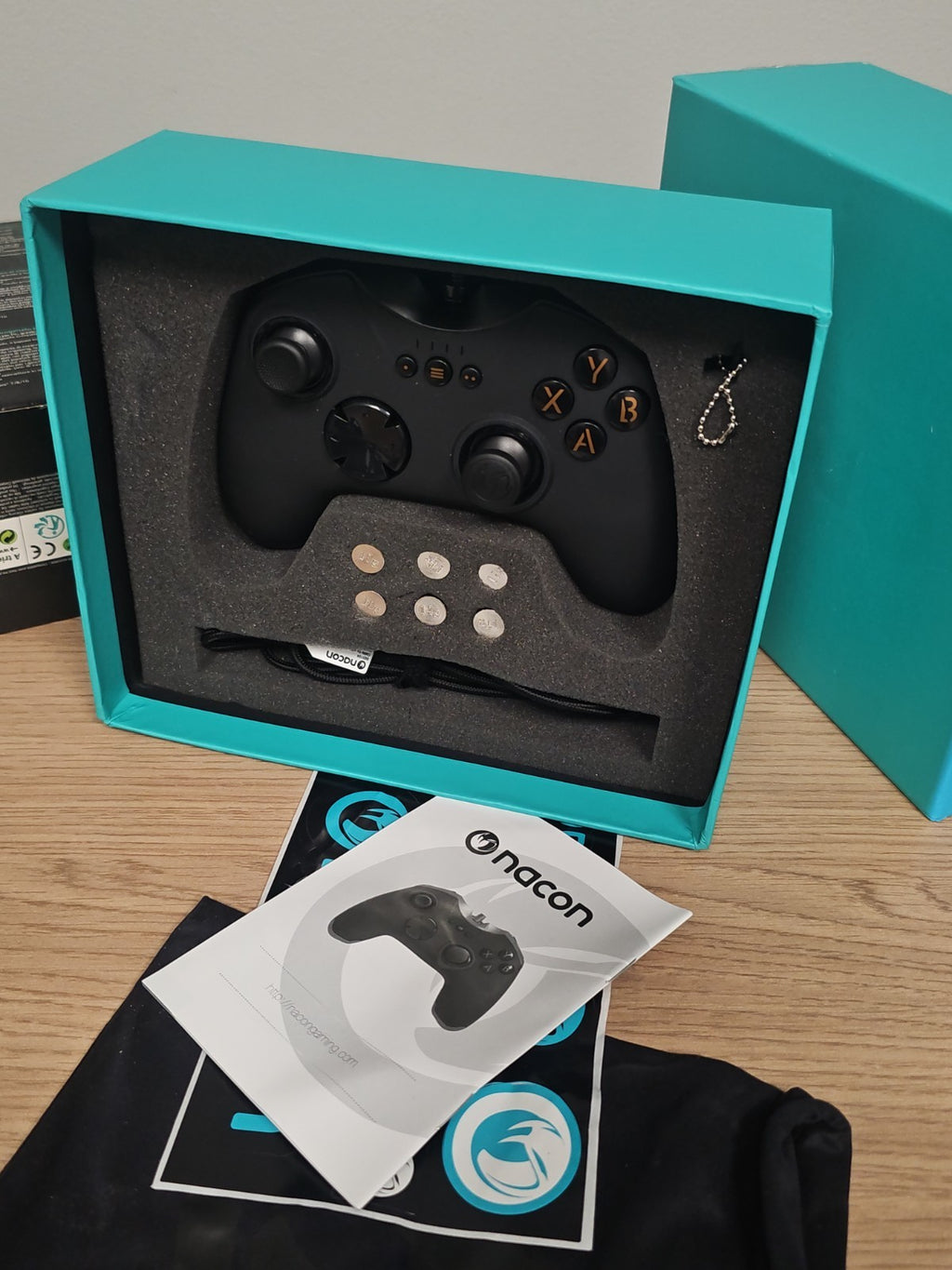 Manette Noir asymétrique Nacon esport gaming GC-400 ES filaire Neuf PC