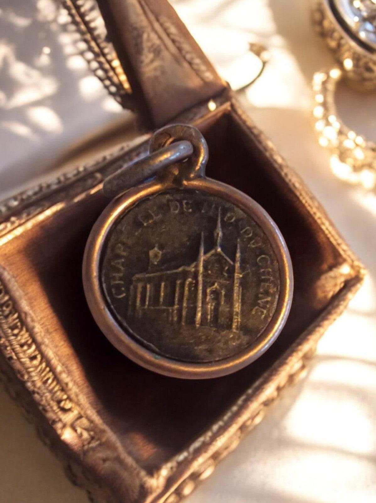 Médaille religieuse vintage métal Chapelle de Libaude église ancienne