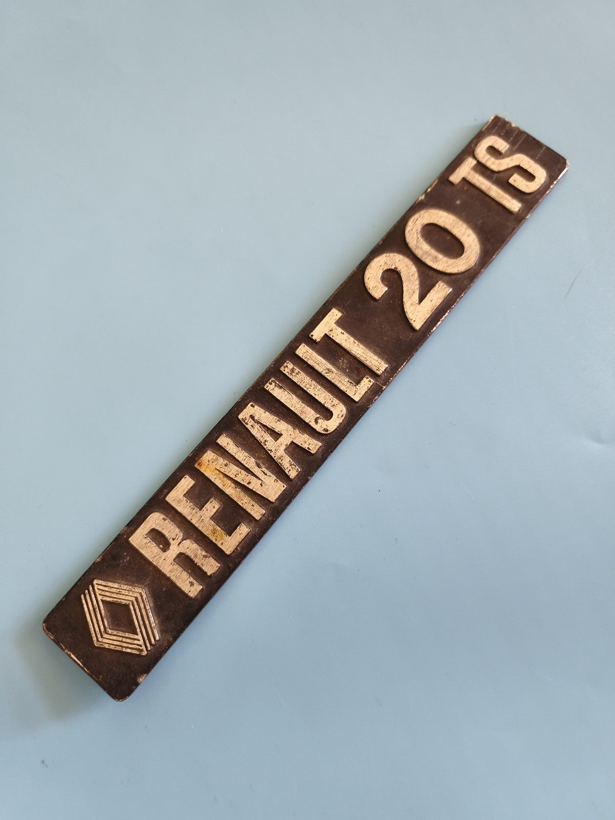 Emblème Renault 20 TS ? Monogramme logo sigle d?origine pour hayon ou carrosseri