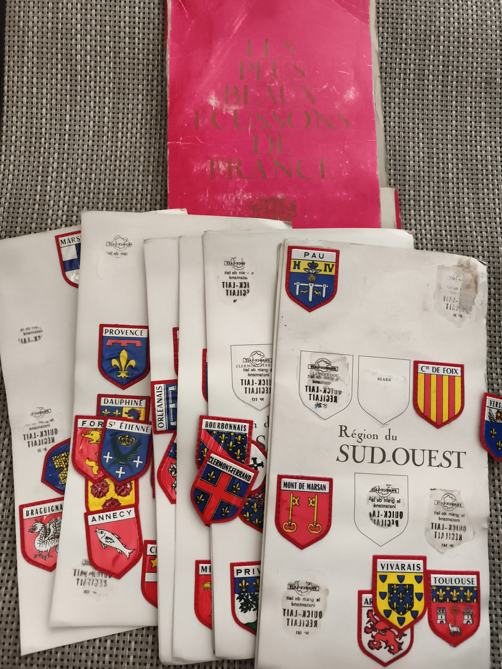 Lot écussons anciens France blason tissu brodé régions villes vintage héraldique