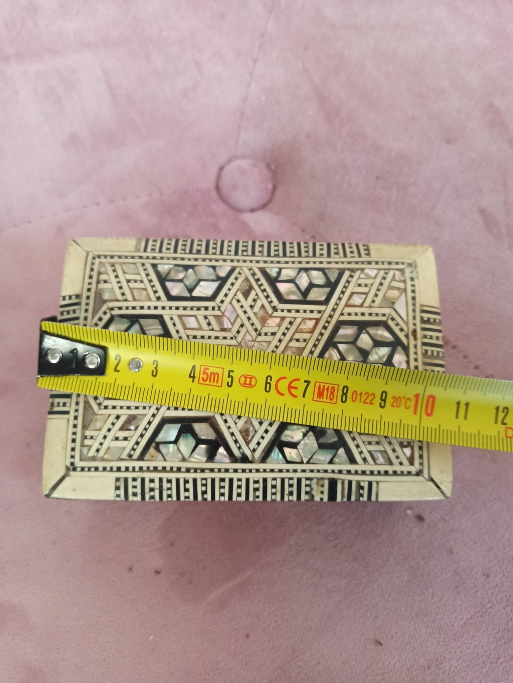 Boîte orientale marquetée bois, nacre et os décor géométrique, artisanat déco