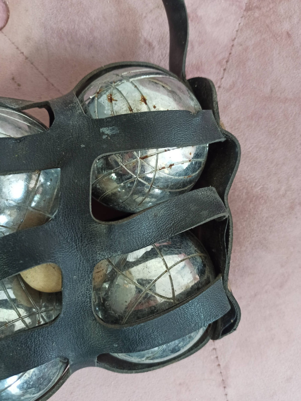 Boules de pétanque OBUT acier x4 + cochonnet, sacoche cuir noir