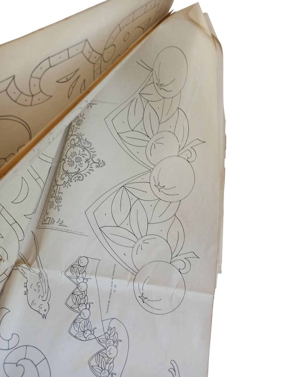 Plan broderie ancien années 50 motifs rétro déco couture vintage
