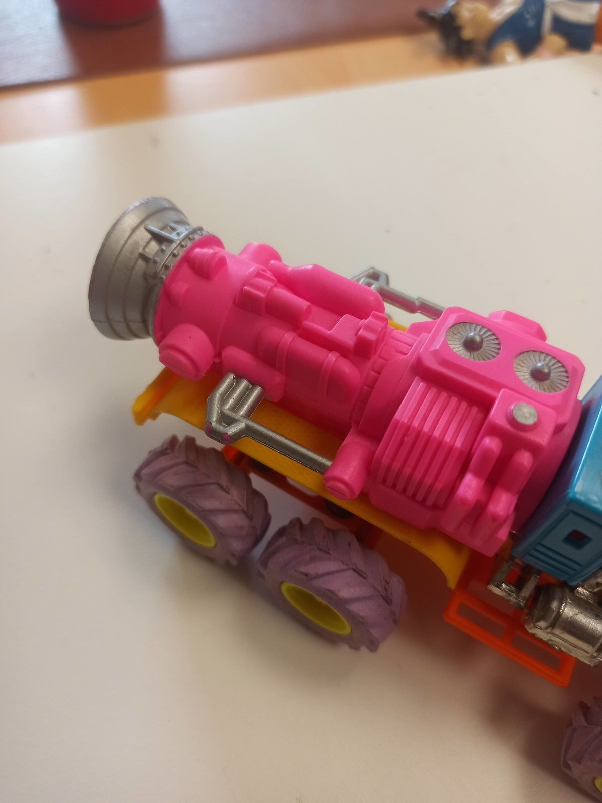 Camion monster truck vintage années 80 jouet rétro couleurs flashy rare