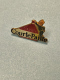 Pin's vintage Courtepaille grill logo émaillé collection restauration (Ref 19)