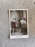 CPA La Cigale et la Fourmi Stebbing photo colorisée scène costumée