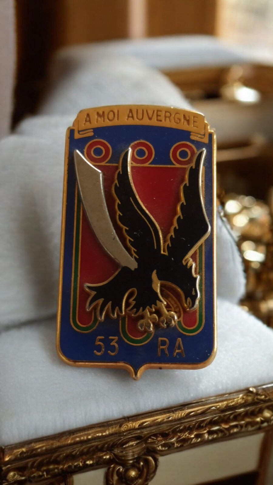 Insigne militaire 53e RA A Moi Auvergne émail blason régiment armée française