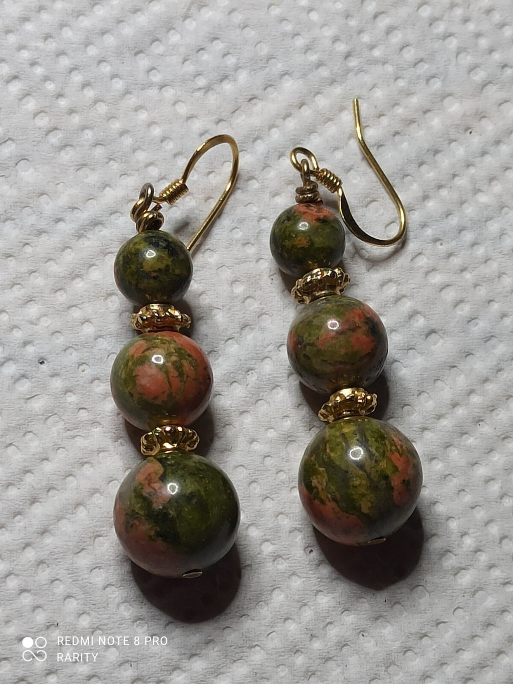 Boucles d?oreilles vintage pendantes or plaqué perles unakite vert rose