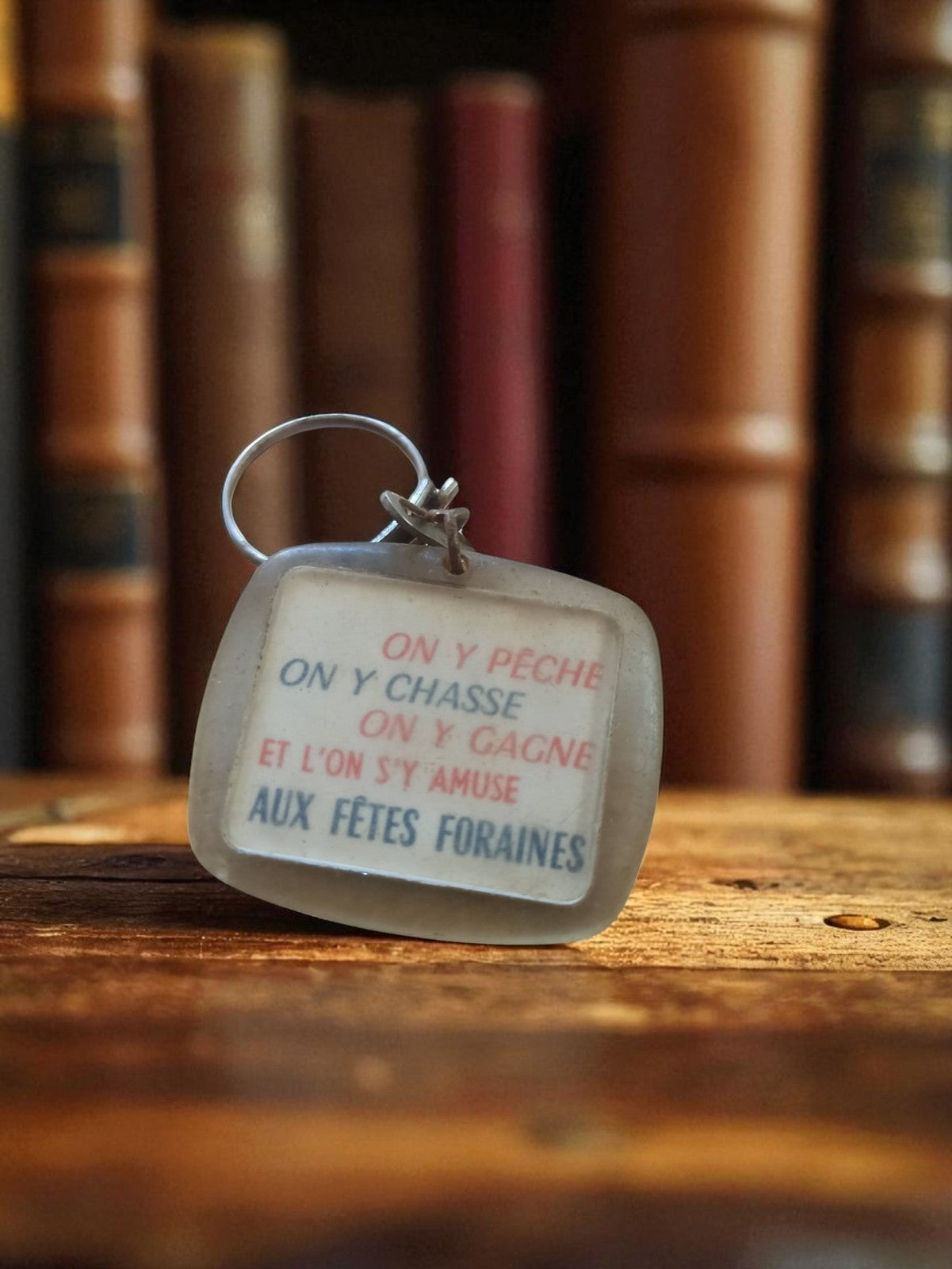 Porte-clés ancien fêtes foraines rétro publicitaire, inscription vintage rare