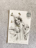 Carte postale ancienne CPA fillette costume Pierrot fleurs timbre Var