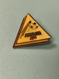 Vintage pin's triangle Aubagne Football ballon jaune rétro collection sport