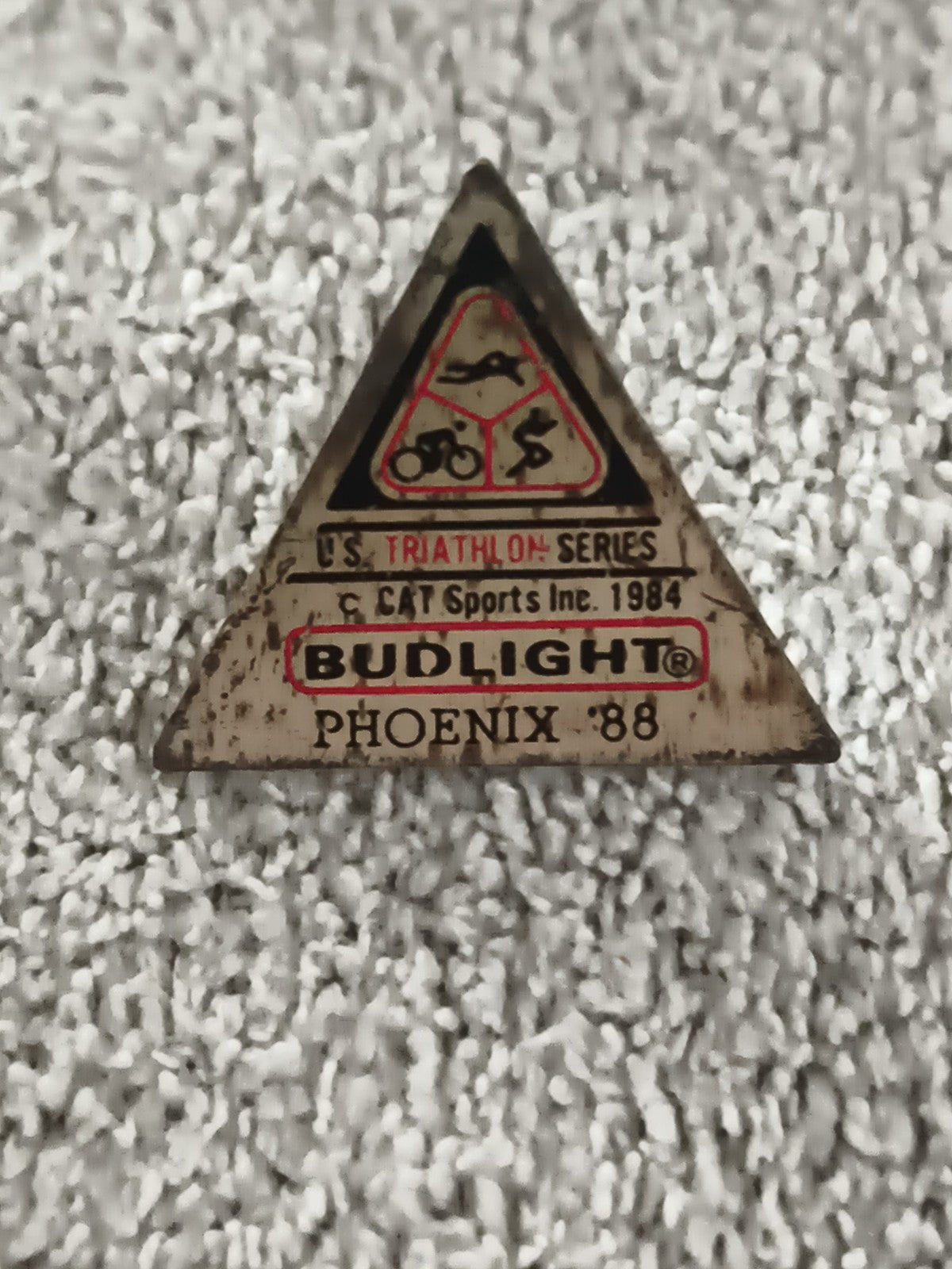 Pin's vintage Bud Light triathlon Phoenix 1988 triangle U.S. sports années 80 (R