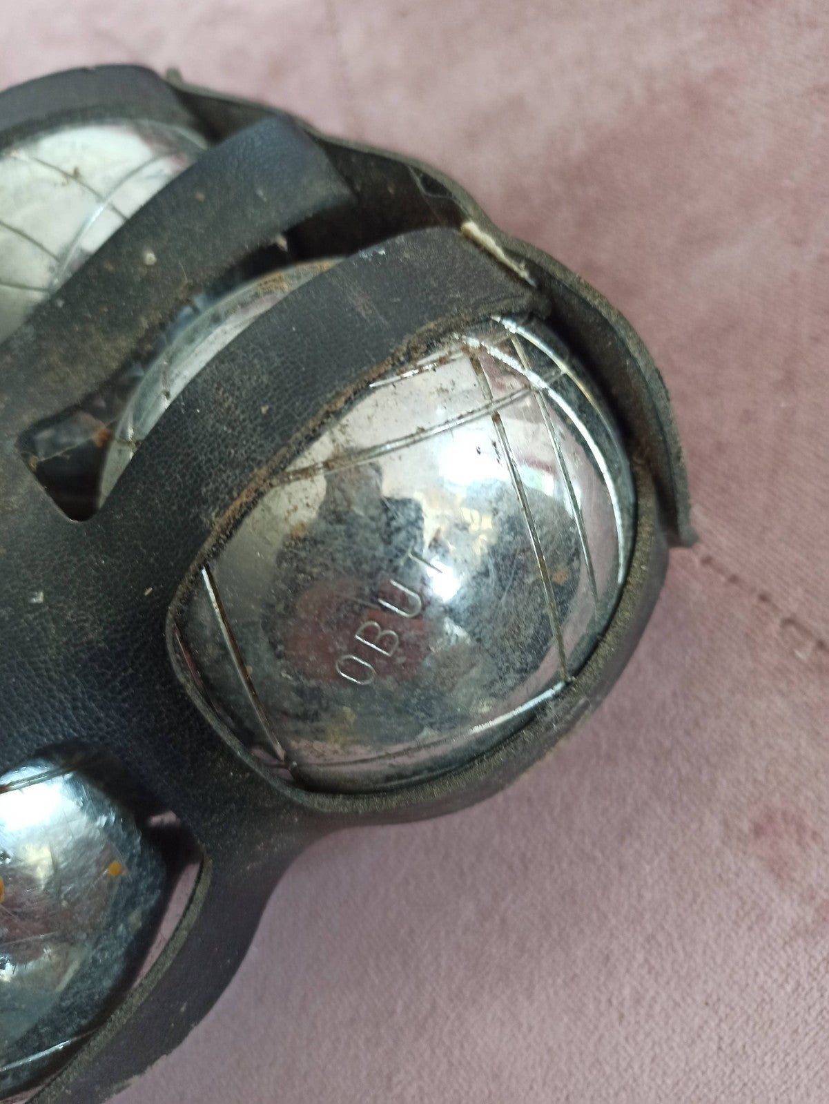 Boules de pétanque OBUT acier x4 + cochonnet, sacoche cuir noir