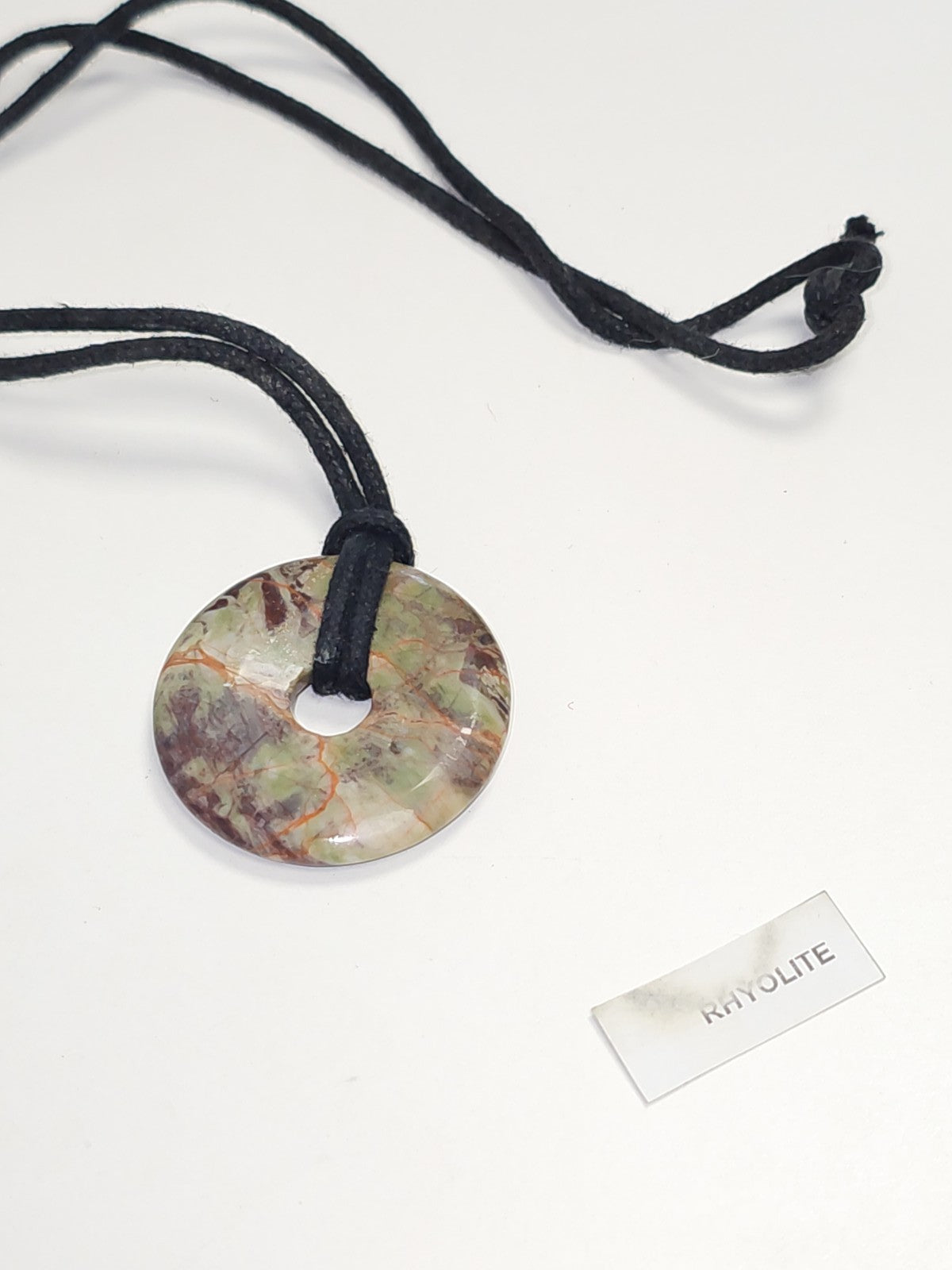 Collier pendentif donut en pierre naturelle rhyolite bijou élégant femme occasio
