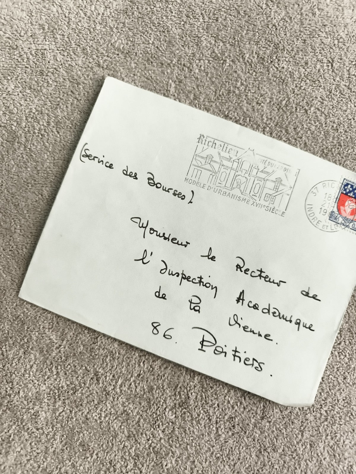 Lettre affranchie France 1976 cachet Richelieu timbre Marianne philatélie