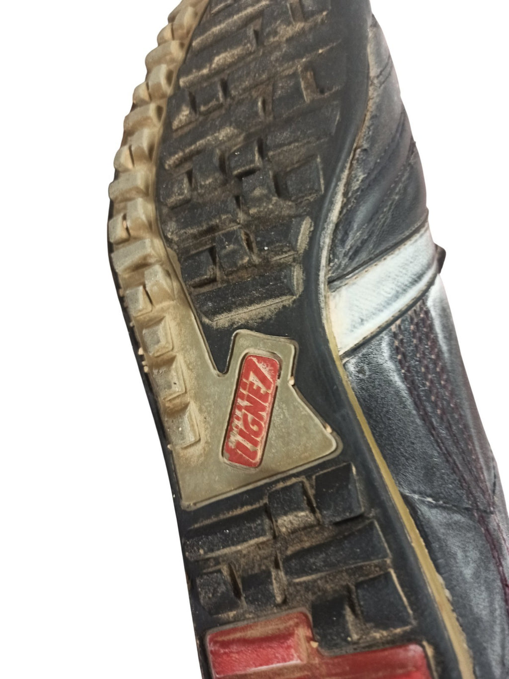Paire de baskets vintage Ligne Trops noires rétro, chaussures anciennes occasion