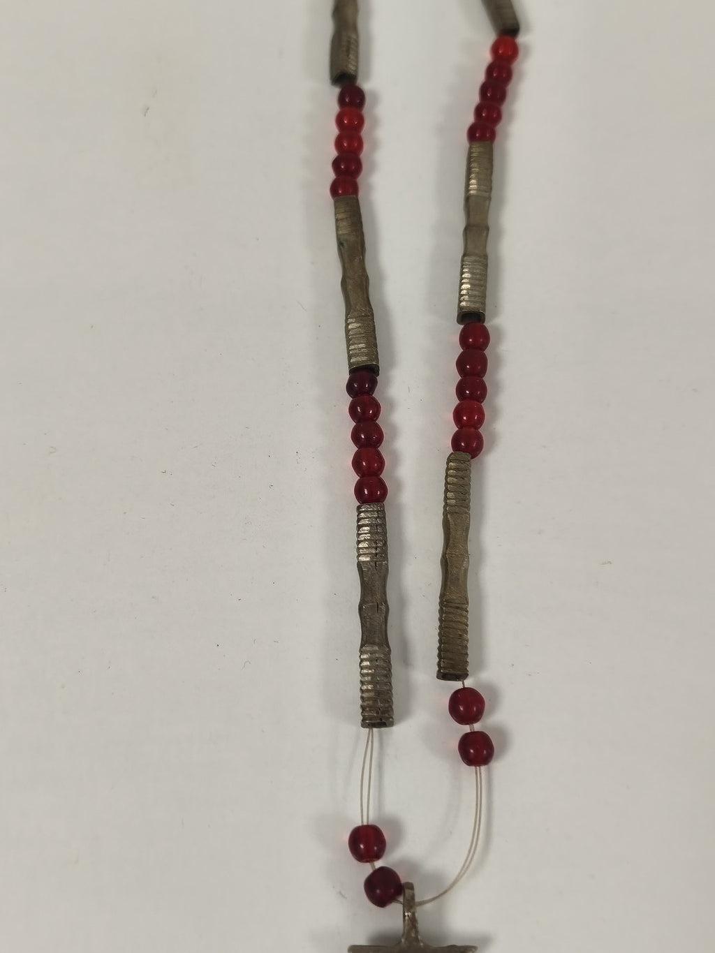 Collier touareg ancien vintage pendentif croix métal perles rouges ethnique