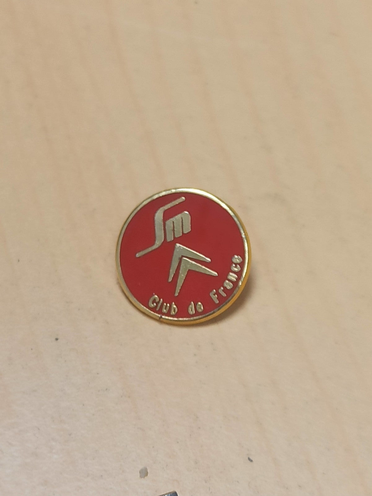 Pin's Citroën SM Club de France vintage badge rétro années 80 rouge