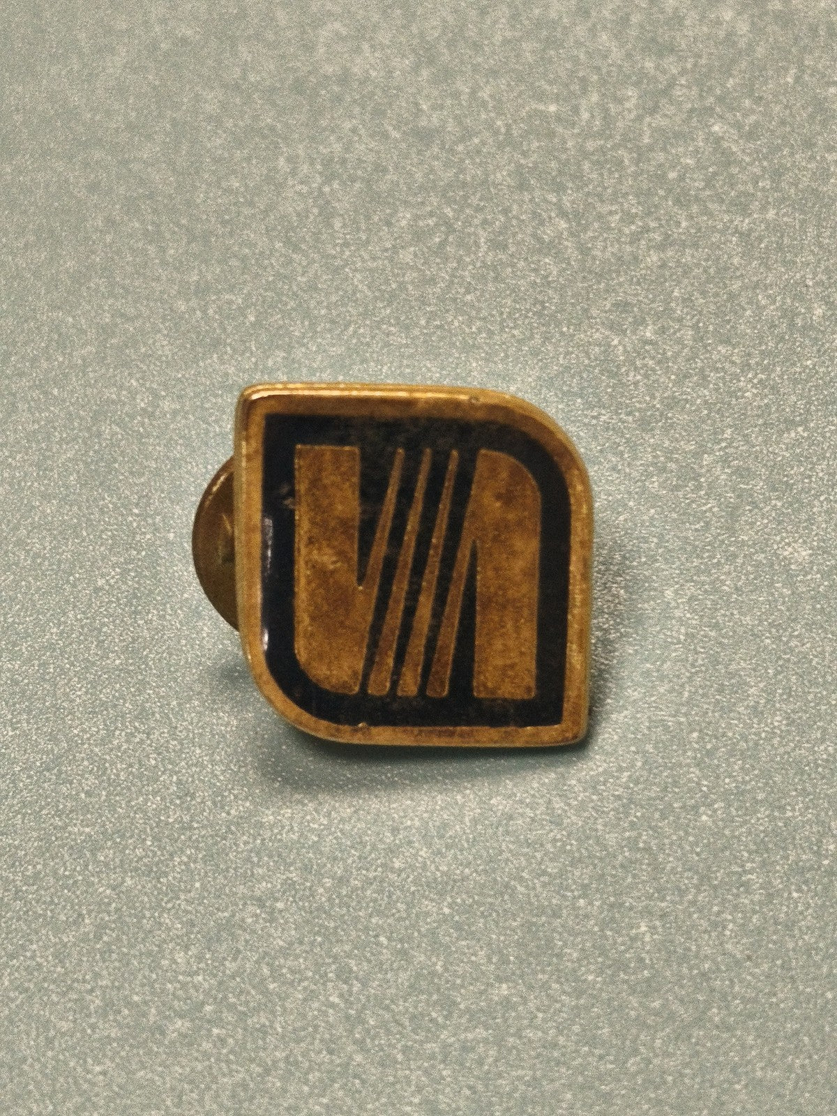 Vintage pin's Seat logo ancien, forme carrée, collection automobile