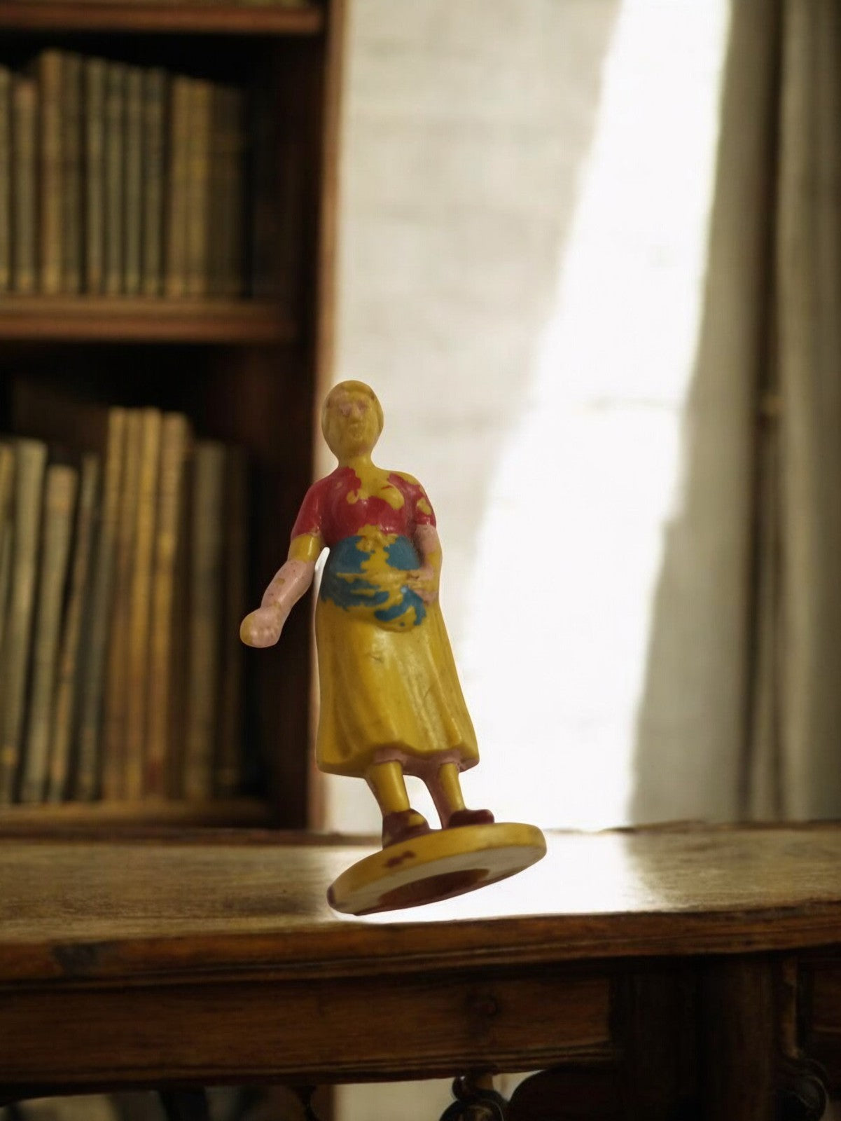 Figurine ancienne Starlux femme robe jaune, statuette rétro vintage d'occasion