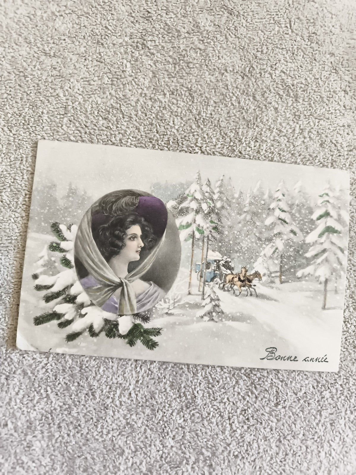 CPA Bonne Année femme portrait hiver traîneau neige illustrée