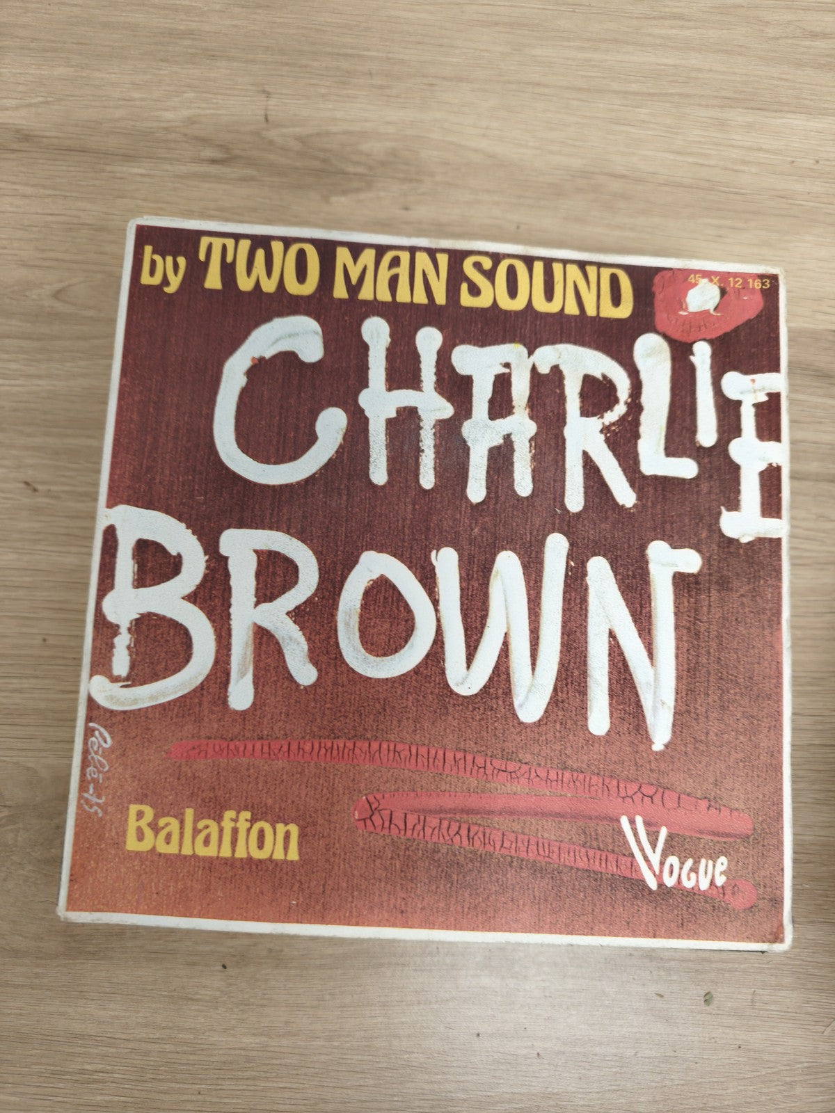 Vinyle 45T Two Man Sound Charlie Brown Balaffon pochette illustrée Vogue