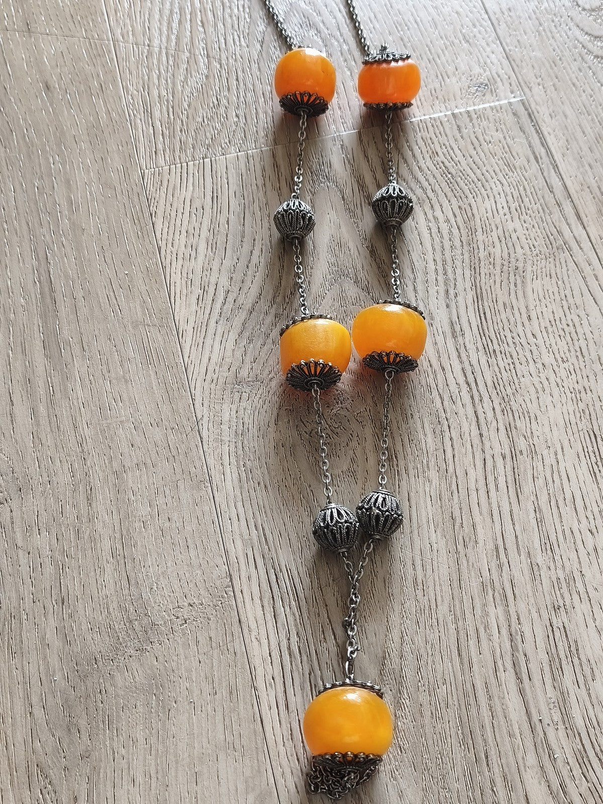 Collier ancien bakélite jaune ?uf vintage femme style bohème rétro MCM statement