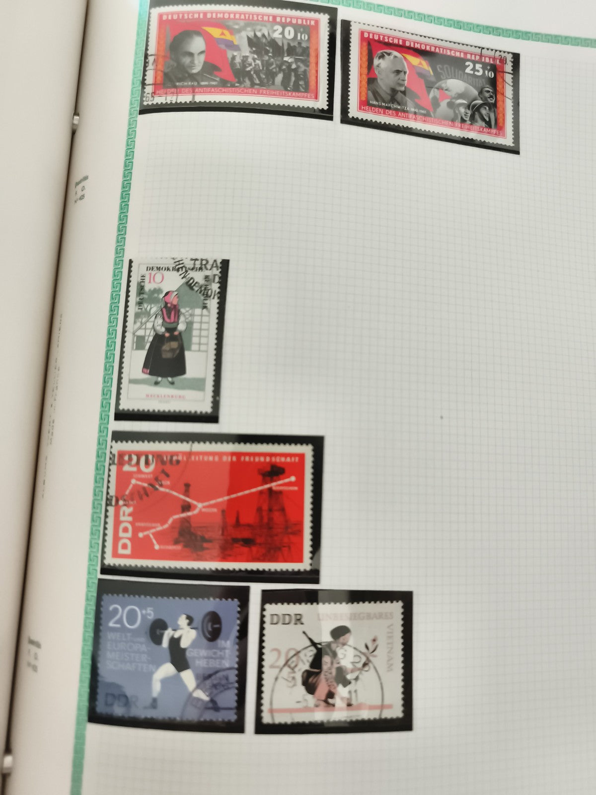 Timbres DDR oblitérés Allemagne Est thématiques sport histoire costume