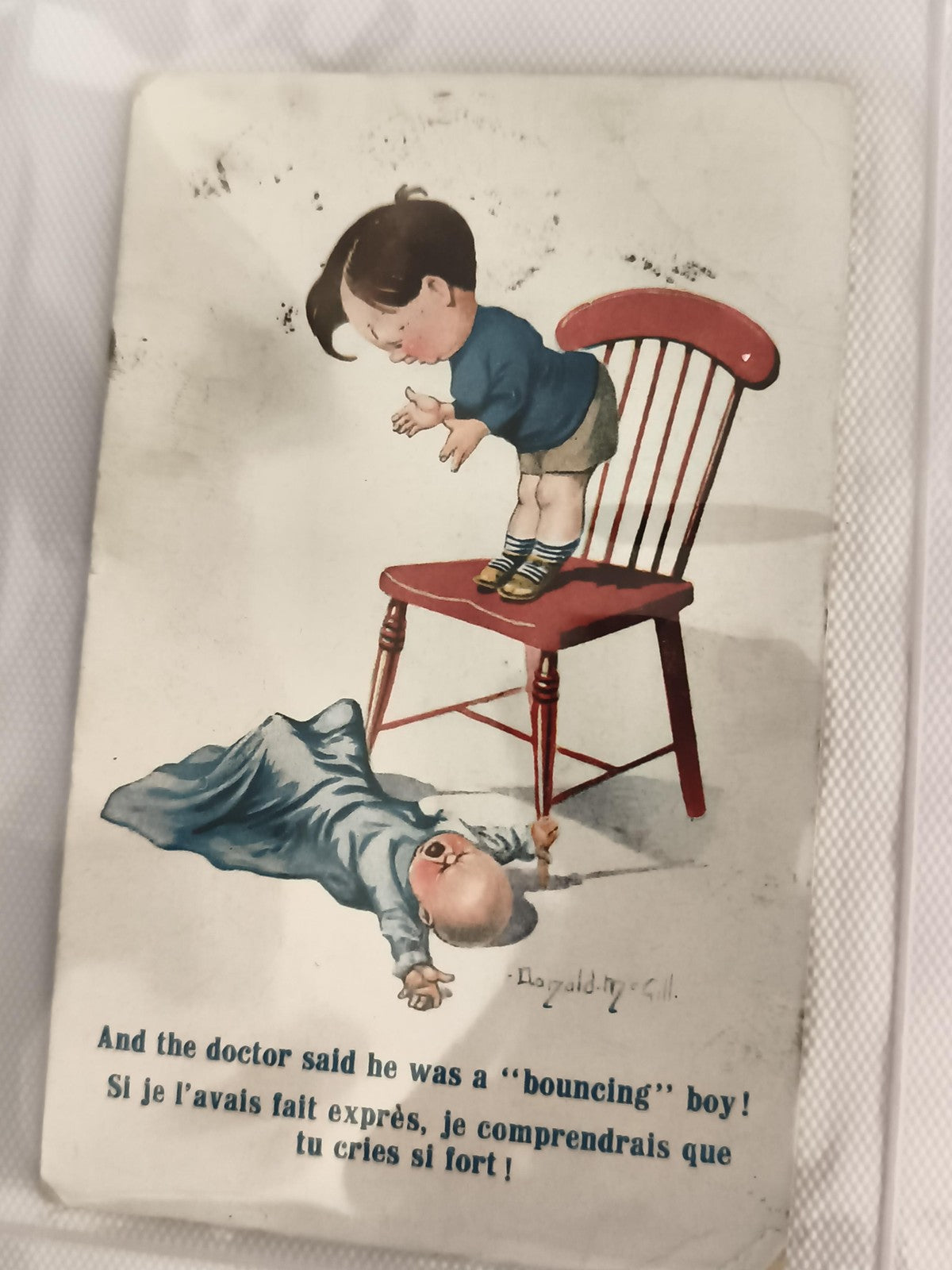 Carte postale ancienne illustrée McGill humour enfant chaise bilingue vintage