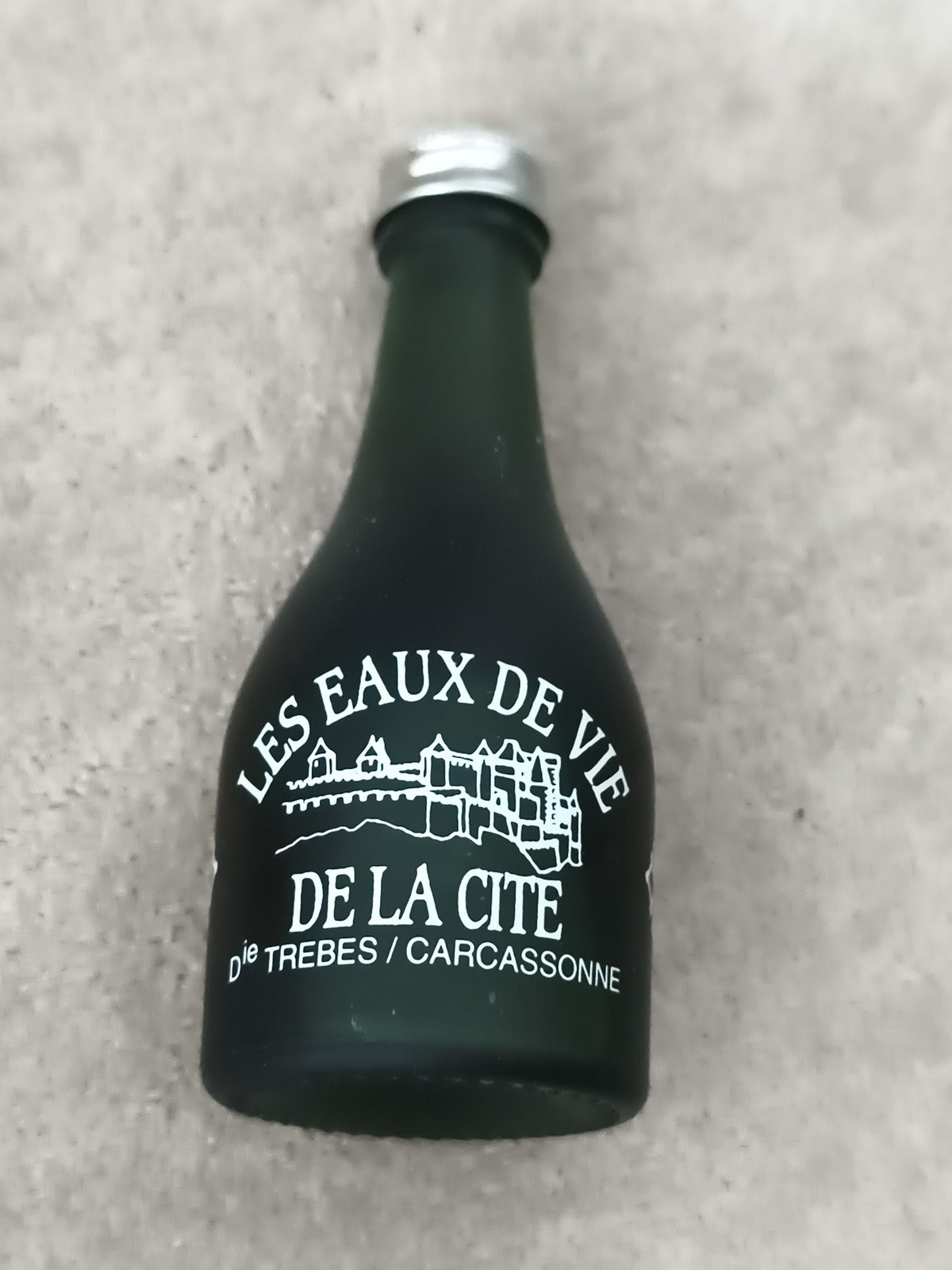 Mini-bouteille alcool Les Eaux de Vie de la Cité Carcassonne déco