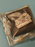 Pin's vintage moto MCM 4V section vitesse ancien, emballage d'origine