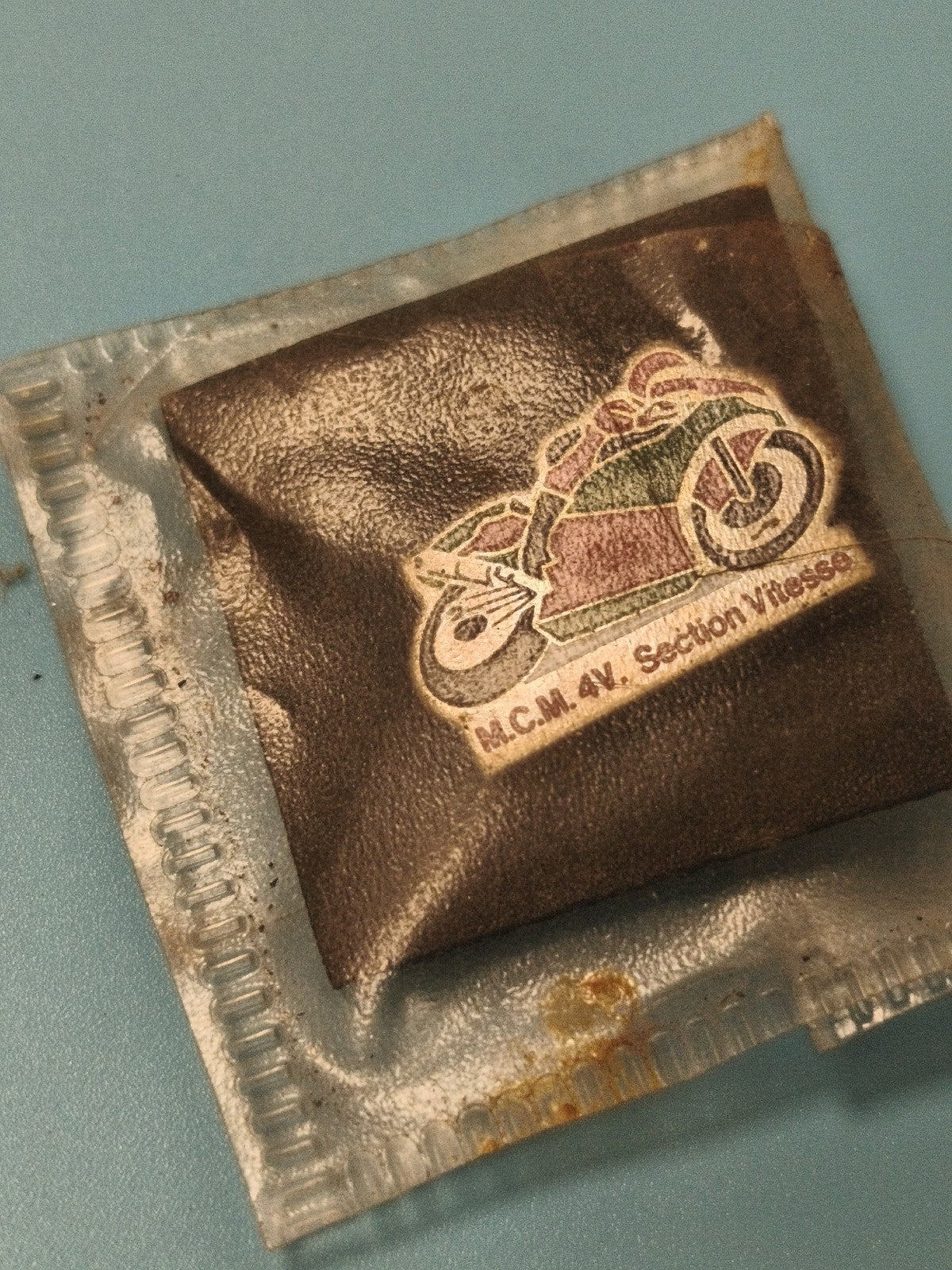 Pin's vintage moto MCM 4V section vitesse ancien, emballage d'origine