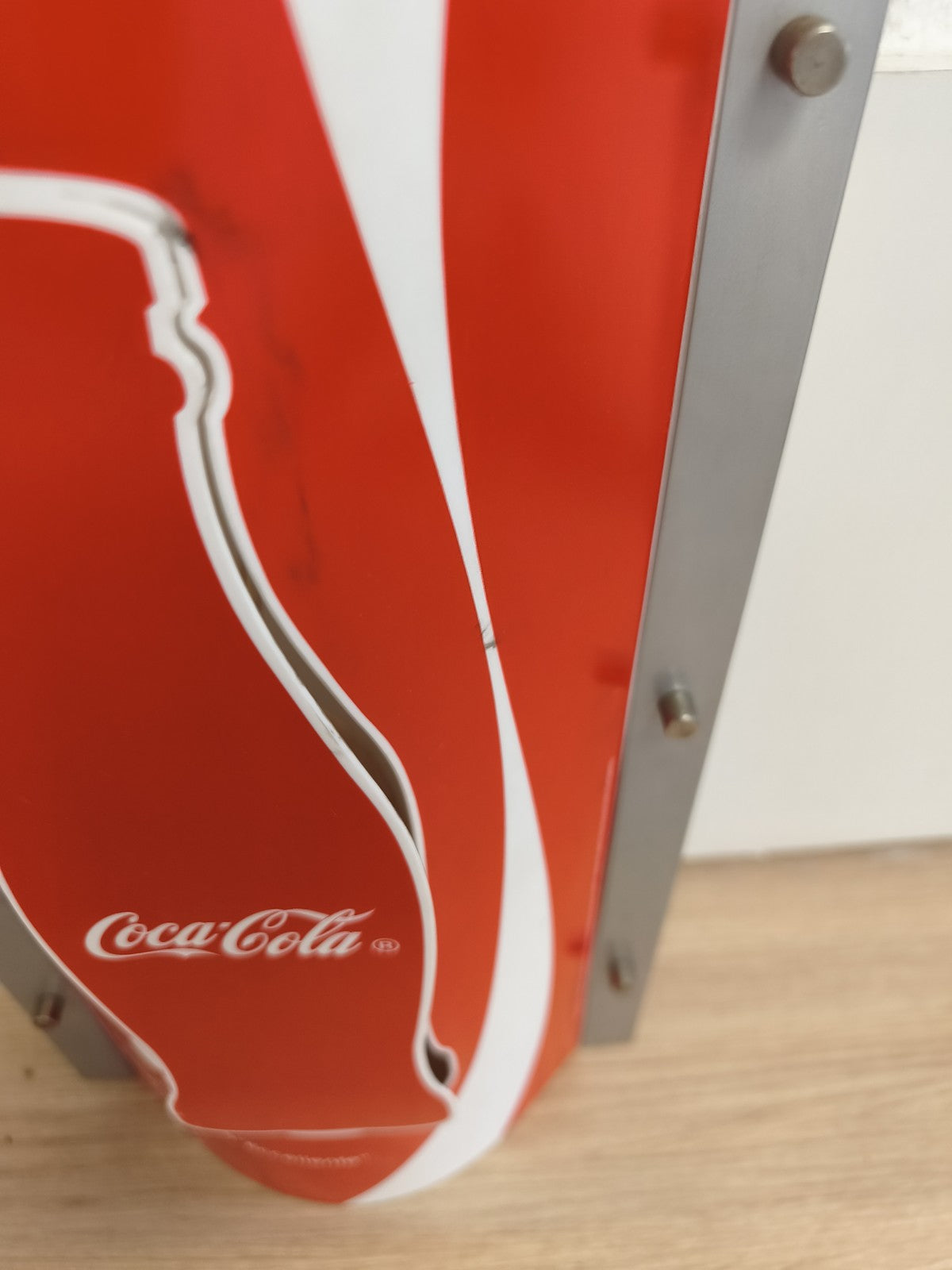 Lampe murale Coca Cola by Slamp édition spéciale design Samuel Parker rouge